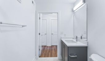 701 N HENRY St 204, Alexandria, VA 22314