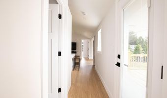9 2nd St, Bourne, MA 02532