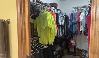 3167 LAKEVIEW Dr, Suamico, WI 54173