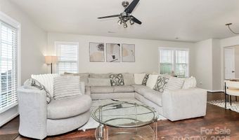 7707 Brisbane Ct, Charlotte, NC 28215