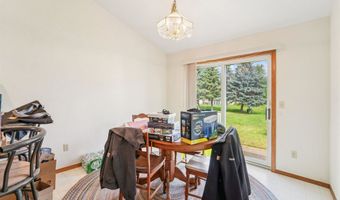 1670 W ROSELAWN Dr, Appleton, WI 54914