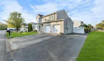 48 Poplar St, Beachwood, NJ 08722