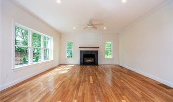 44 Saddlebrook Dr, Warwick, RI 02818