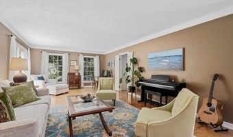 10 Buttonwood Rd, Bedford, NH 03110