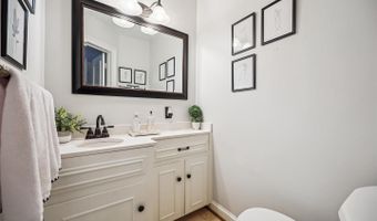 7600 CHARLESTON Dr, Bethesda, MD 20817
