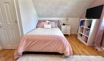 41 Follett St, East Providence, RI 02914