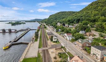 215 N Main St, Alma, WI 54610
