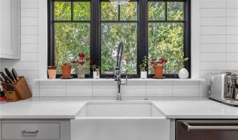 41 Hunter Ave, Newport, RI 02840