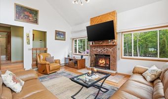 242 Colonial Ter, Albrightsville, PA 18210