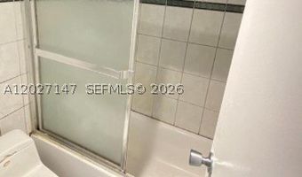 3475 N Country Club Dr 106, Aventura, FL 33180