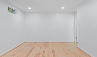8463 MONARCH Ct, Annandale, VA 22003