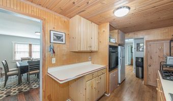 25 Lake Pochung Rd, Alloway, NJ 07461