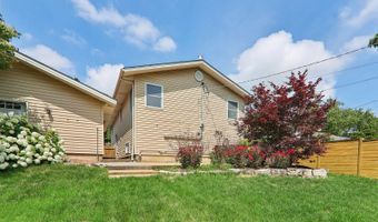 327 Oakwood Dr, Antioch, IL 60002