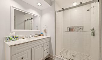 5803 MADAKET Rd, Bethesda, MD 20816
