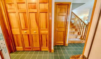 19 Glenview Ln, Belfast, ME 04915