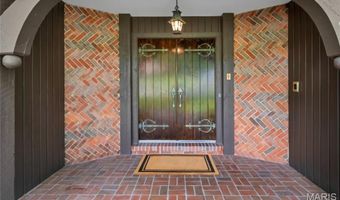 56 Meadowbrook Country Club Est, Ballwin, MO 63011