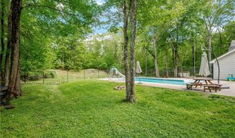 8 Westgate Rd, Cumberland, RI 02864
