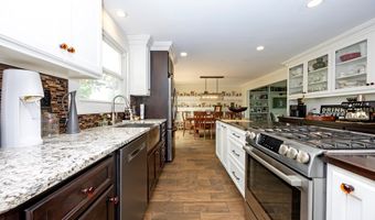 859 Country Club Ln, Ashland, OH 44805
