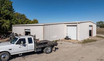 910 E Poplar Ave, Arkansas City, KS 67005