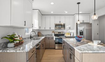 407 Michelle Ln, Cottage Grove, WI 53527