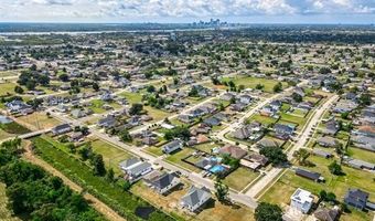 633 COUGAR Dr, Arabi, LA 70032