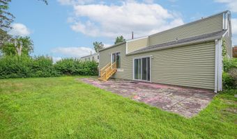 20 Sunshine Ln, Amityville, NY 11701