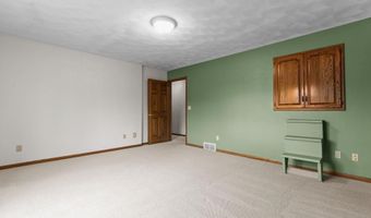 301 E WAYFARER Ln, Appleton, WI 54913