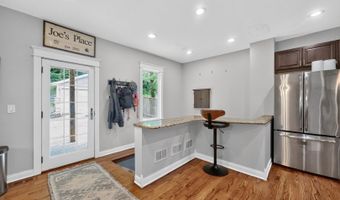 108 N Main St, Algonquin, IL 60102