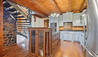 14 E Point Rd, Albrightsville, PA 18210