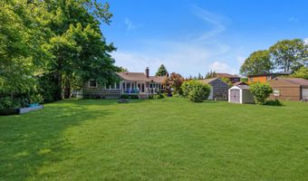 21 Hamilton St, Amityville, NY 11701