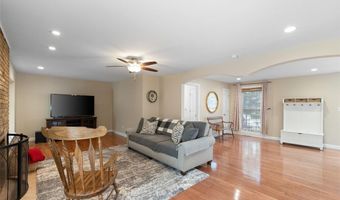 603 Rue Montand Dr, Ballwin, MO 63011