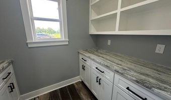 1128 Duke Dr, Bauxite, AR 72011