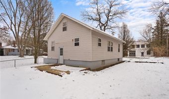 2218 Lee Dr, Akron, OH 44306