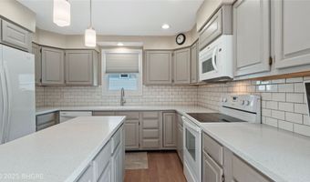 2325 E 40th Ct, Des Moines, IA 50317