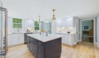 1059 Washington St, Bath, ME 04530