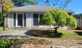 4 LaSalle Pl, Newport, RI 02840