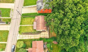 3 Solar Dr, Ambridge, PA 15003