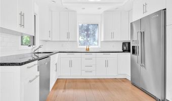 275 Boston Neck Rd, Narragansett, RI 02882