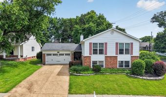 100 Holly Green Dr, Ballwin, MO 63021