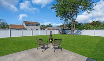 27 Carver St, Bayville, NJ 08721