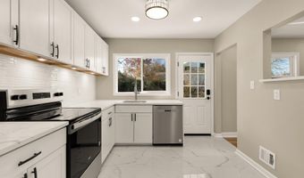 8730 EWING Dr, Bethesda, MD 20817