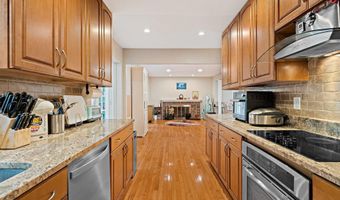 9220 BURNETTA Dr, Annandale, VA 22003