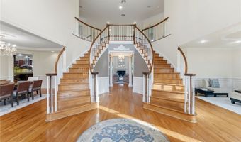 10 Lovegreen Ln, East Greenwich, RI 02818