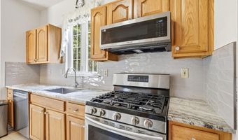 23 JUMPING BROOK Ln, Barnegat, NJ 08005