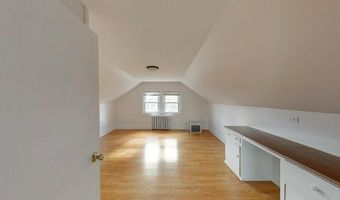 19 Dixon St 2, Newport, RI 02840