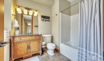 325 Lakeshore Dr, Arnolds Park, IA 51331