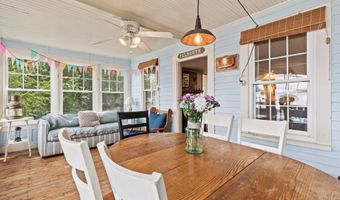 301 PRIDE FARM Rd, Falmouth, ME 04105