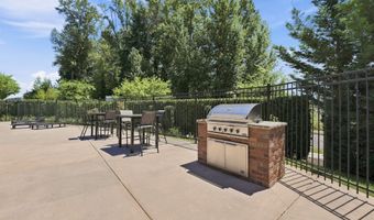 17051 SW APPLEDALE Rd 203, Beaverton, OR 97007