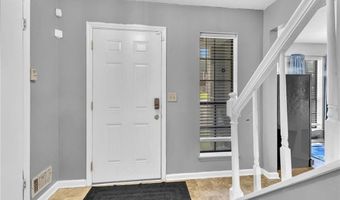 824 Brandy Oaks Ln, Stone Mountain, GA 30088