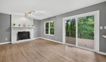 1592 Greenfield Crossing Ct, Ballwin, MO 63021
